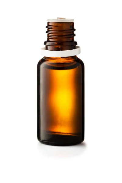 Növényi gyógyszer vagy aromaterápiás Cseppentő üveg elszigetelt fehér — Stock Fotó
