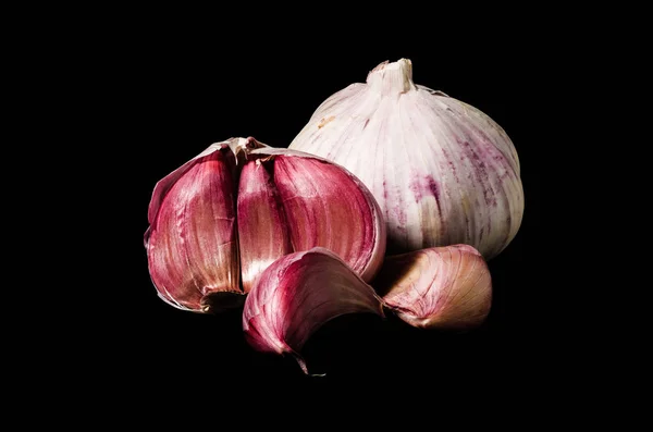 Aglio chiodi di garofano e bulbo isolato su sfondo nero — Foto Stock