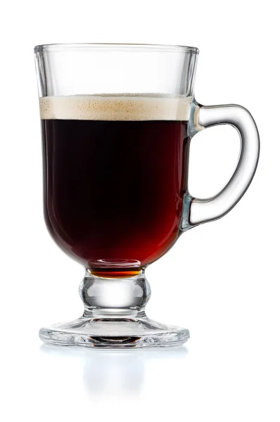 Irish Coffee Cup med svart kaffe isolerad på vit bakgrund — Stockfoto