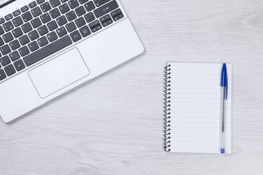 Bir dizüstü bilgisayar ile boş not defteri