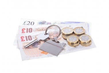 Çok para bir etiketteki bir evin anahtarı ile