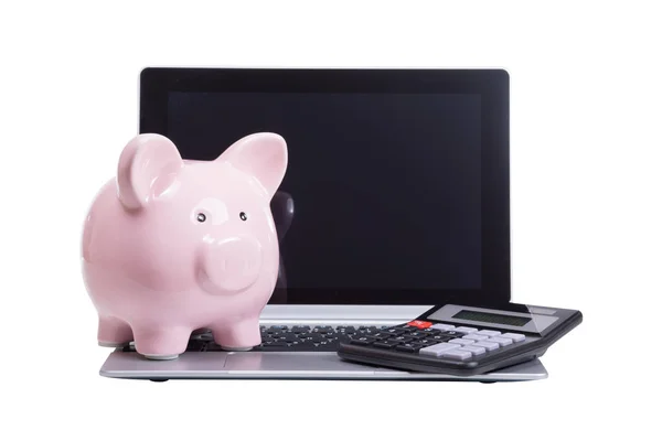 Pink piggy bank i Kalkulator na laptopie — Zdjęcie stockowe