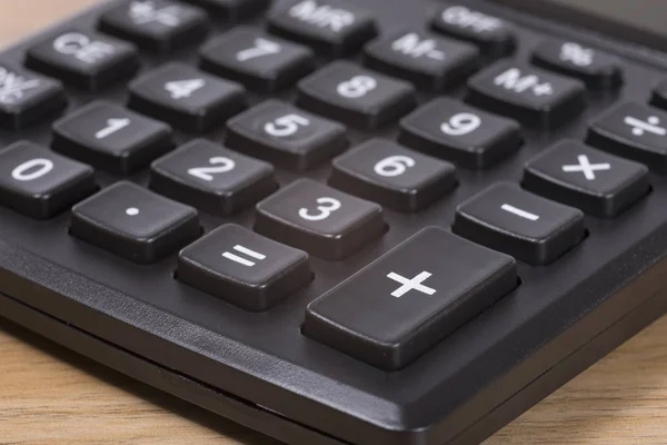 Calculadora mais tecla e teclado de perto — Fotografia de Stock