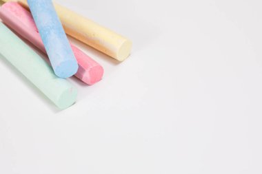 Tebeşir çizim closeup beyaz kopya alanı ile sopa