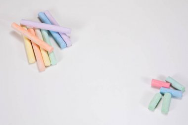 Eski yeni tebeşir sopa kavramı kopya alanı ile karşı