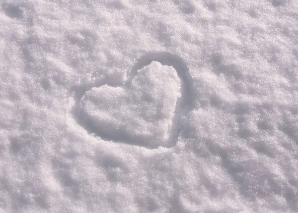 Hartvorm op sneeuw — Stockfoto