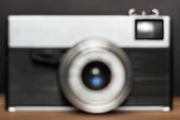 오래 된 빈티지 레트로 카메라의 배경을 흐리게 — 스톡 사진