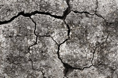 Eski çatlaklar ile beton duvar gri.