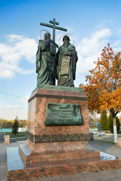 Kolomna, Russia - 22 ottobre 2017: Monumento a Cirillo e metodo — Foto Stock