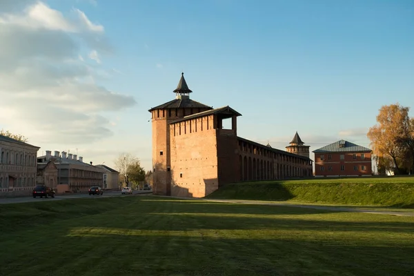 Kolomna Red Brick Kremlin Of Faceted Tower At Sunset. — Stock Photo, Image