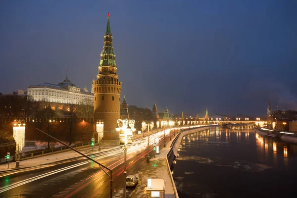 Moscow Russia Beautiful Winter View Moscow Kremlin Illumination Cars Road — Stock Photo, Image