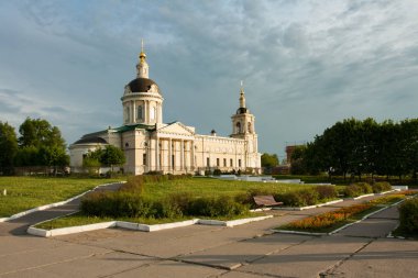 Kolomna, Moscow Region, Rusya Federasyonu. Ortodoks Kilisesi. Kilise Michael Archangel günbatımı güneş yaz üzerinde.