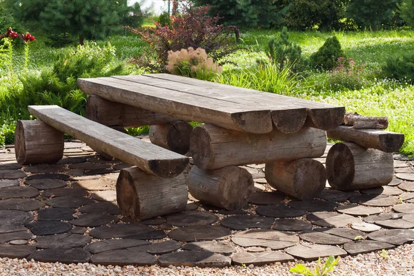 Table With Benches In Landscaping Garden. — Stock Photo, Image