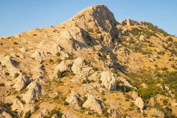 Kırım Dağı Kırım, Ukrayna Yazın Güneşli Gününde Kayalıklarla.