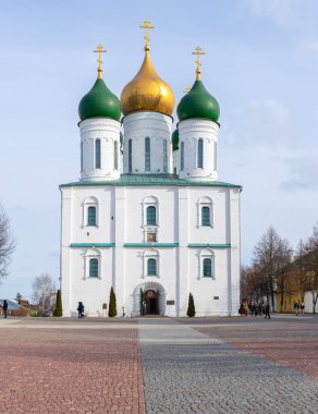 Kolomna Kremlin 'deki Katedral Meydanı' ndaki Ortodoks Varsayım Katedrali Tapınağı İlkbaharda Kolomna, Moskova Bölgesi, Rusya.