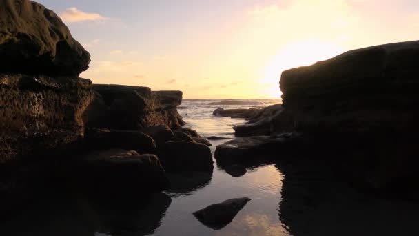 Ein malerischer sonnenuntergang an der küste von san diego. Kalifornien. — Stockvideo