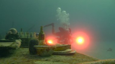  Dalış natürmort batık gemi güvertesinde. Heyecan verici scuba diving Mısır yakınlarında Kızıldeniz.