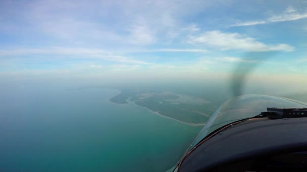 Aviões monomotores sobrevoando a Tanzânia. África . — Vídeo de Stock