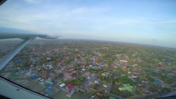 Aviones monomotores volando sobre Tanzania. África . — Vídeos de Stock