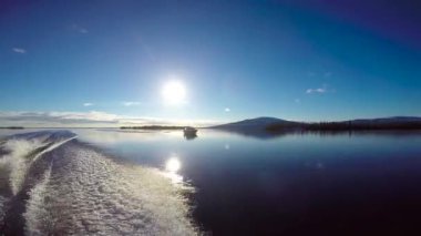 Göl Lovozero tekne gezisine. Kola Yarımadası. Rusya.