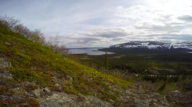 Göl Lovozero vadisinde yürüyüş yolları. Kola Yarımadası. Rusya. 
