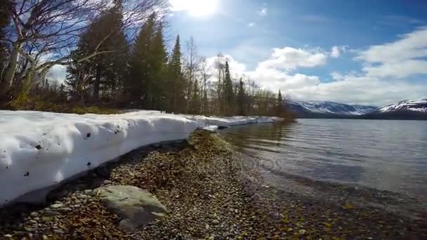 Na margem do lago Seidozero. Península de Kola. Rússia . — Vídeo de Stock