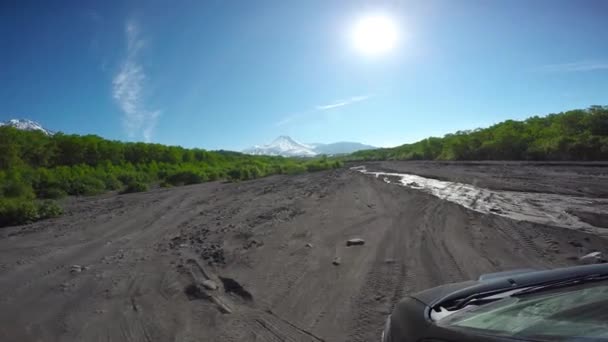 カムチャッカ半島への旅。Koryaksky バレー ・ アバキン火山. — ストック動画