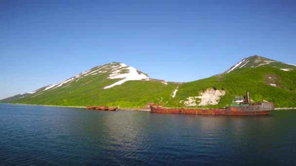 Sea Safari journey from the Kamchatka Peninsula. Graveyard of ships. — Stock Video