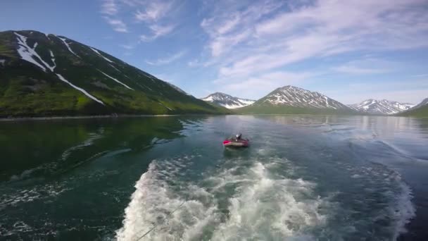 Sea Safari viagem a partir da Península de Kamchatka. Rússia . — Vídeo de Stock