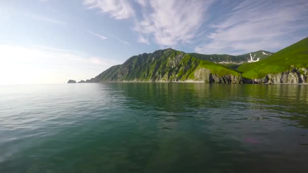 Θάλασσα ταξίδι σαφάρι από τη χερσόνησο Καμτσάτκα. Ρωσία. — Αρχείο Βίντεο