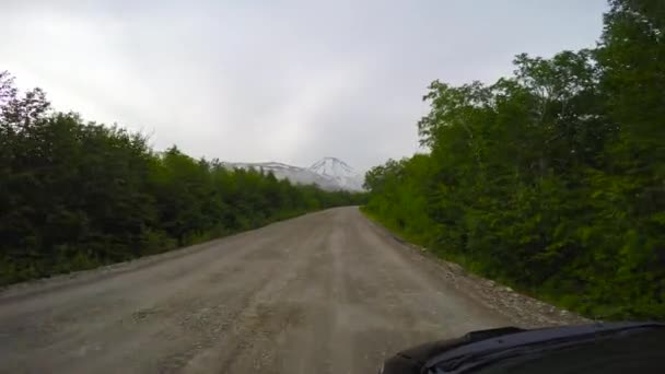 Utazás a Kamcsatka-félszigeten. A környék a Vilyuchinsky vulkán. — Stock videók