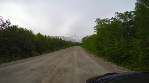 Viaggio nella penisola di Kamchatka. La zona circostante del vulcano Vilyuchinsky . — Video Stock