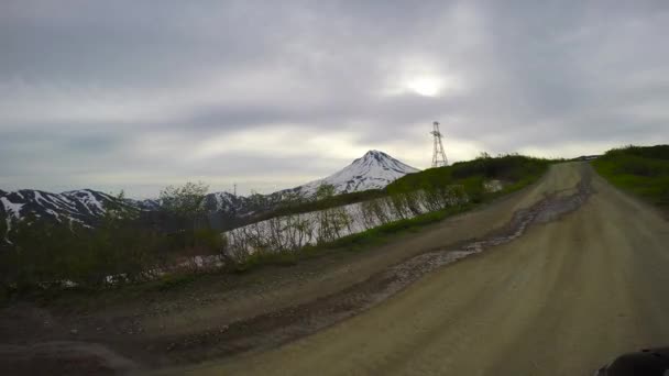 Viagem para a Península de Kamchatka. A área circundante do vulcão Vilyuchinsky . — Vídeo de Stock