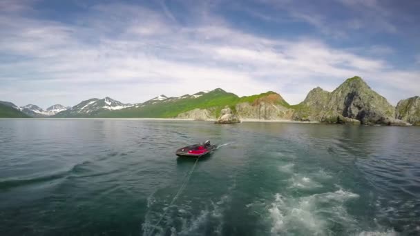 Sea Safari viagem a partir da Península de Kamchatka. Leões marinhos . — Vídeo de Stock