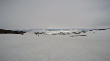 Kamçatka Yarımadası yolculuk. Çevresi Gorely yanardağ. 