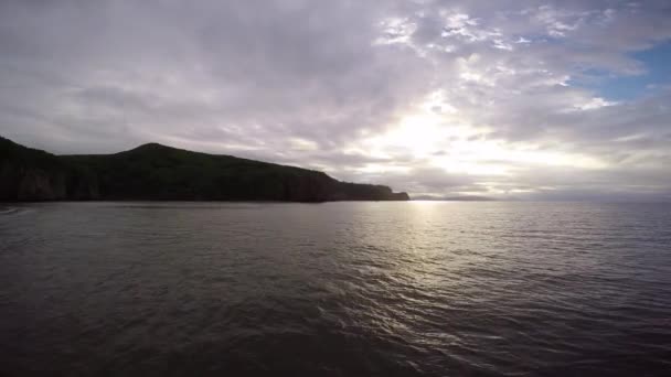 Safari en mer depuis la péninsule du Kamchatka. Russie . — Video