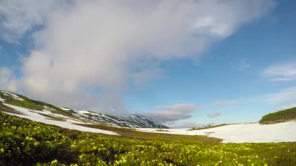 カムチャッカ半島への旅。Vilyuchinsky 火山の周辺の地域. — ストック動画