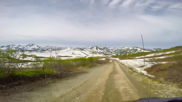 Viaje a la península de Kamchatka. Los alrededores del volcán Vilyuchinsky . — Vídeos de Stock