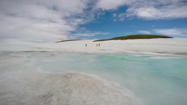 Viaggio nella penisola di Kamchatka. La zona circostante il vulcano Gorely . — Video Stock