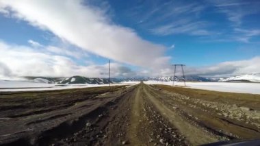 Kamçatka Yarımadası yolculuk. Çevresi Vilyuchinsky yanardağ.