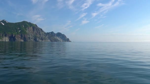 カムチャッカ半島に沿って海のサファリの旅。ロシア. — ストック動画
