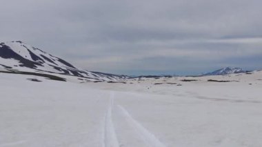 Kamçatka Yarımadası yolculuk. Vilyuchinsky volkan çevresindeki alanı. Rusya.