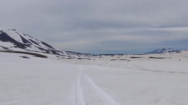 Kamçatka Yarımadası yolculuk. Vilyuchinsky volkan çevresindeki alanı. Rusya. — Stok video
