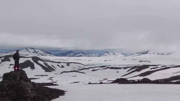 Viaggio nella penisola di Kamchatka. La zona circostante del vulcano Gorely. Russia . — Video Stock