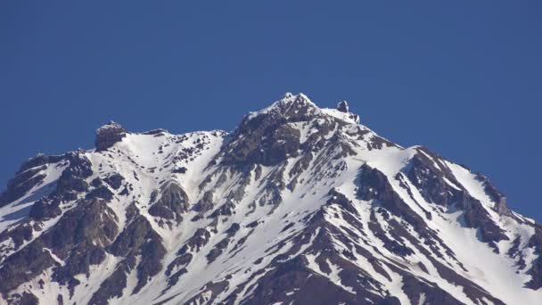 堪察加半岛之旅。Koryaksky 谷和灯光的火山。俄罗斯. — 图库视频影像