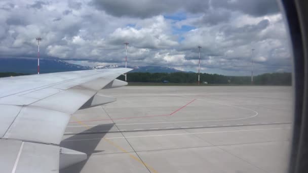 Startflugzeug in petropavlovsk kamchatsky. Reise zur Halbinsel Kamtschatka. Russland. — Stockvideo