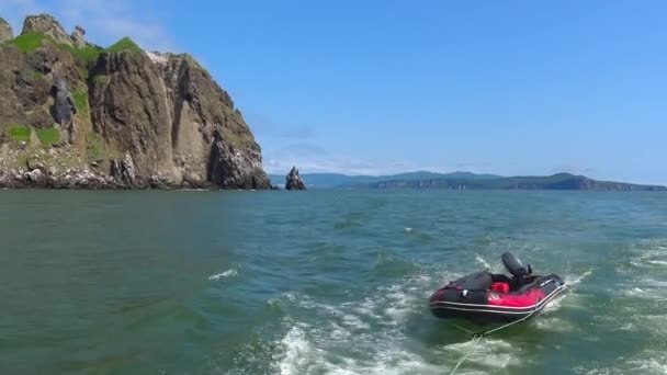 Mare Safari viaggio lungo la penisola di Kamchatka. Russia . — Video Stock