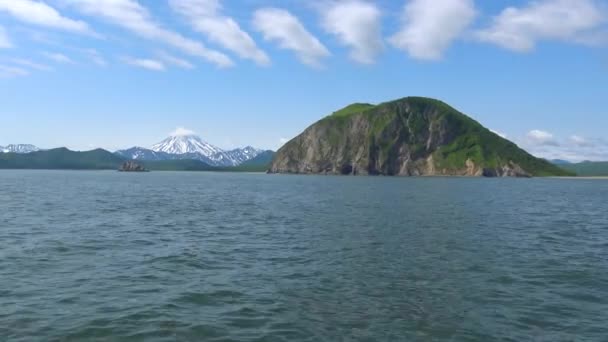 Viaje Sea Safari por la península de Kamchatka. Rusia . — Vídeo de stock