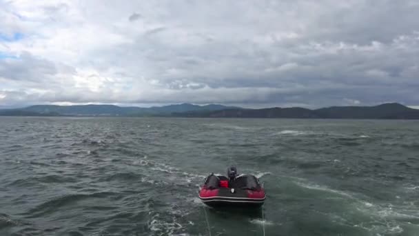 Mare Safari viaggio lungo la penisola di Kamchatka. Russia . — Video Stock