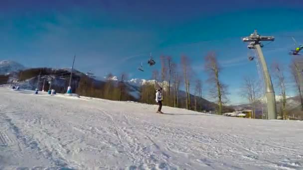 Afdaling Skiën Skigebied Rosa Choetor Sotsji Rusland — Stockvideo